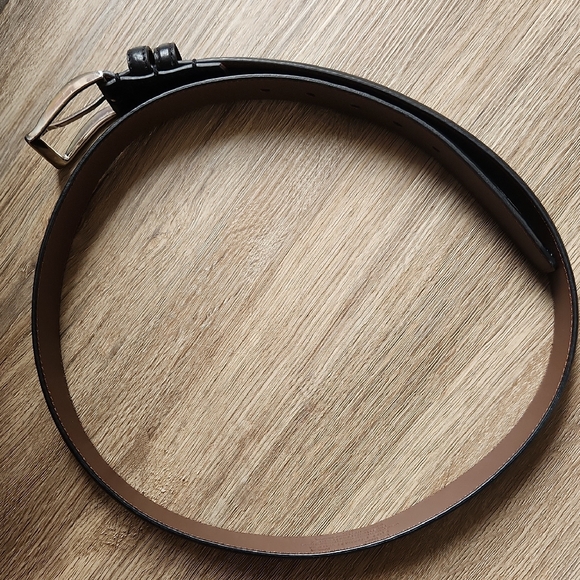 Black Leather Belt with Polished Buckle - Picture 3 of 6